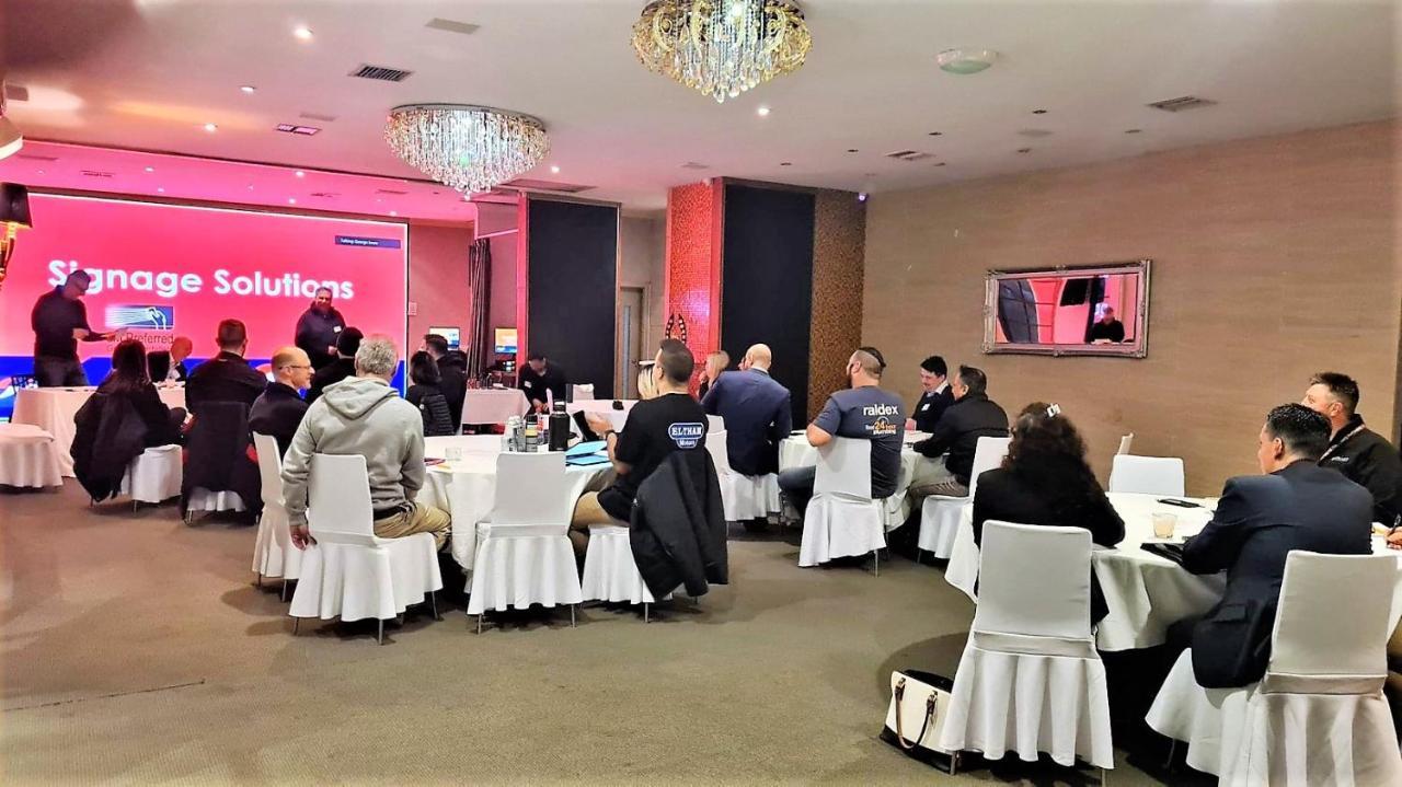 Eltham Gateway Hotel & Conference Centre Extérieur photo
