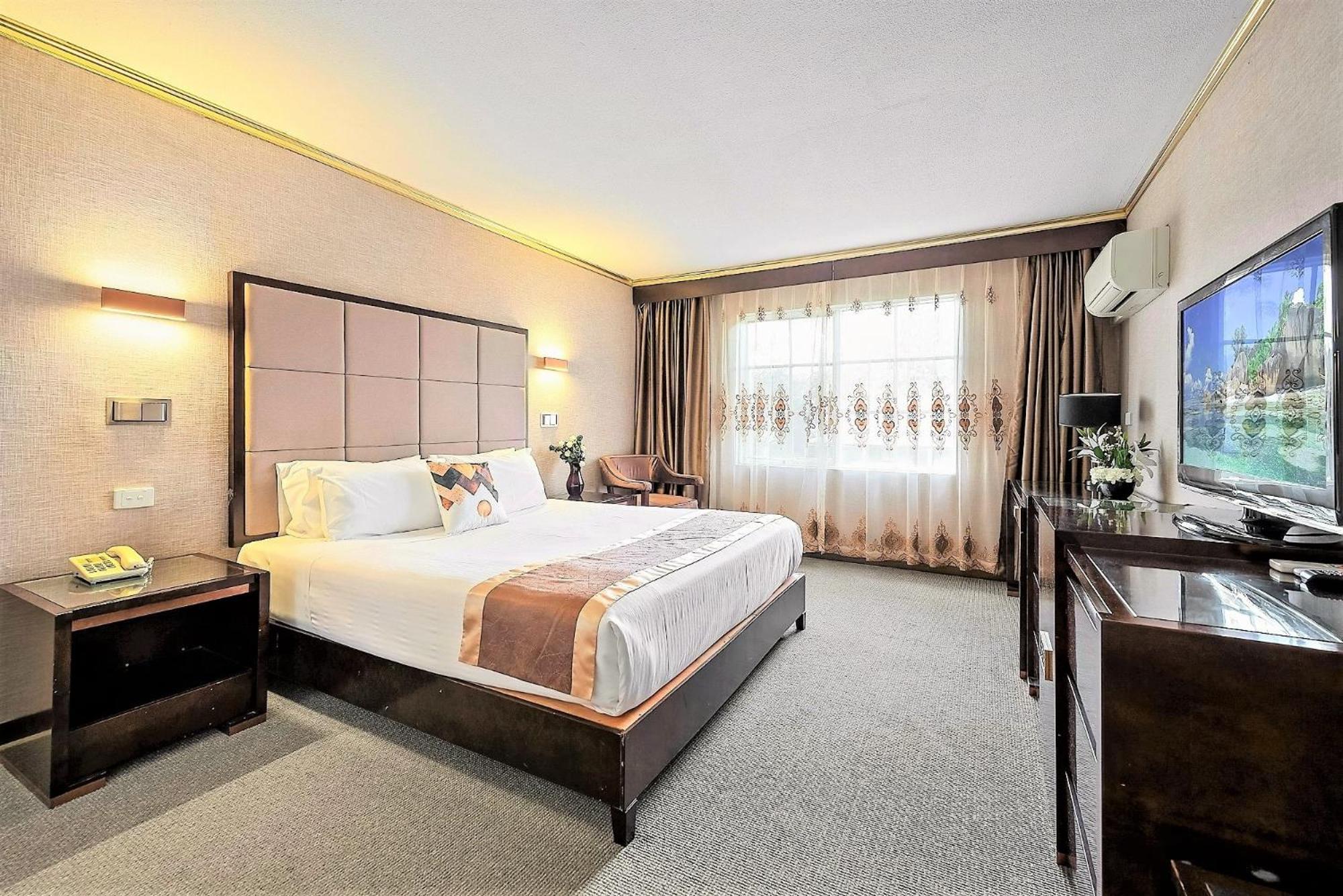 Eltham Gateway Hotel & Conference Centre Extérieur photo