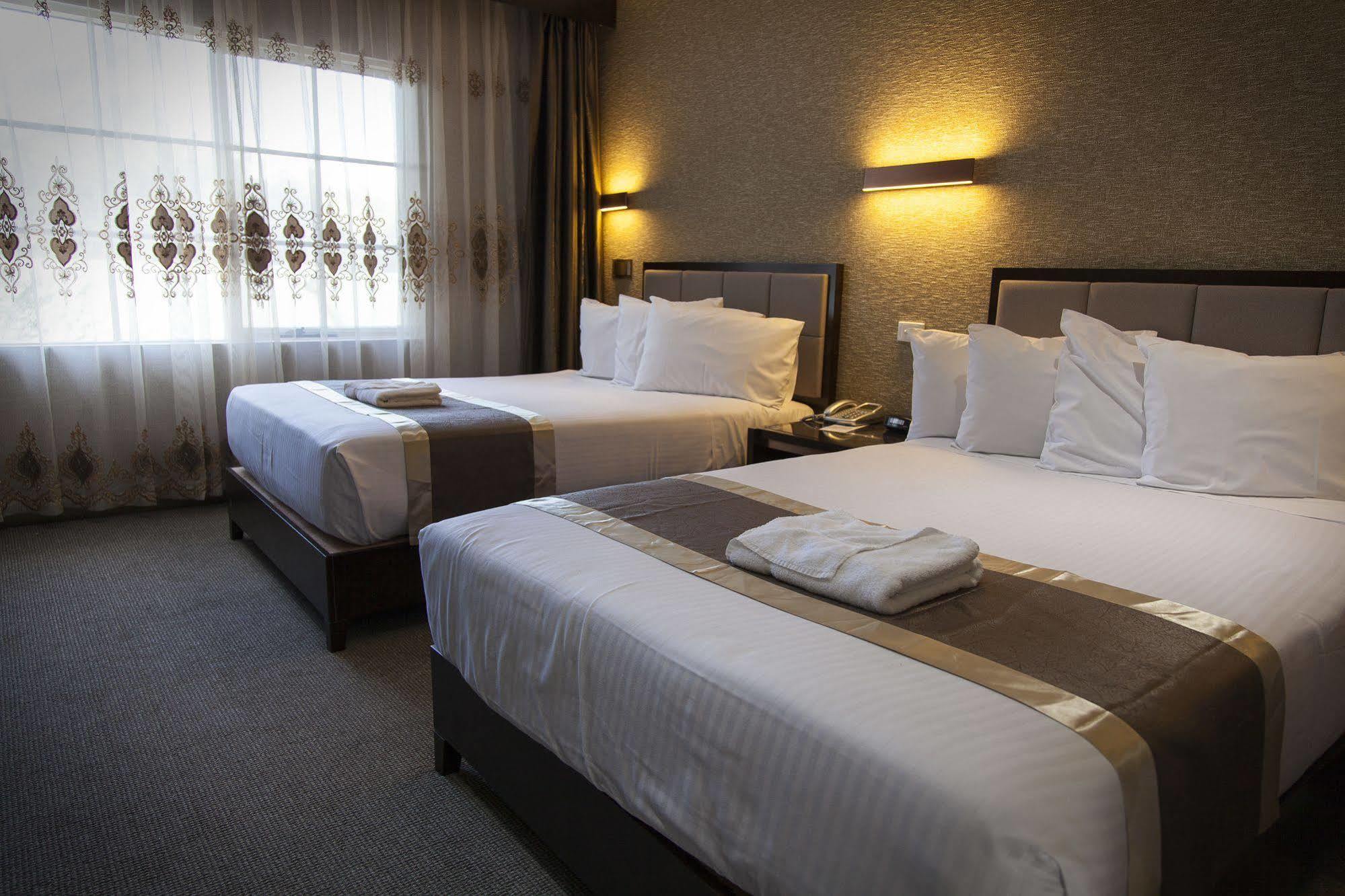Eltham Gateway Hotel & Conference Centre Extérieur photo