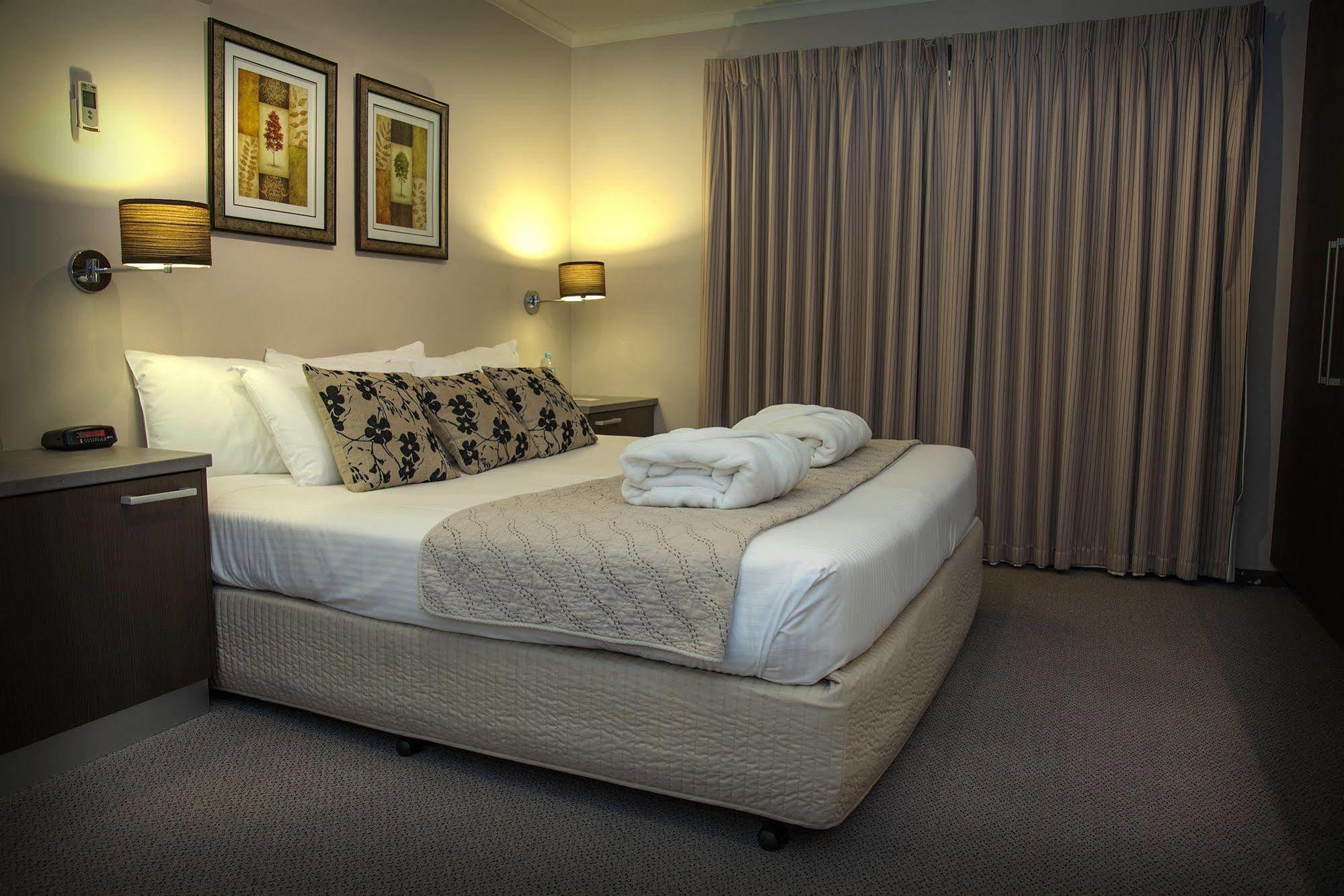 Eltham Gateway Hotel & Conference Centre Extérieur photo